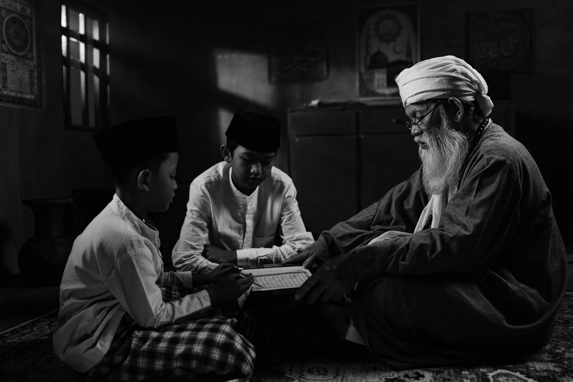 Ilustrasi buku Rahasia Anak Hebat menampilkan anak cerdas belajar dengan semangat dan kreativitas