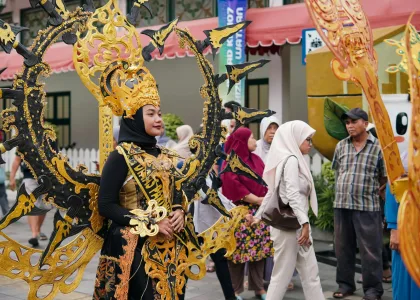 Pemandangan kampus dan mahasiswa di Yogyakarta, kota pelajar yang penuh semangat belajar dan budaya.