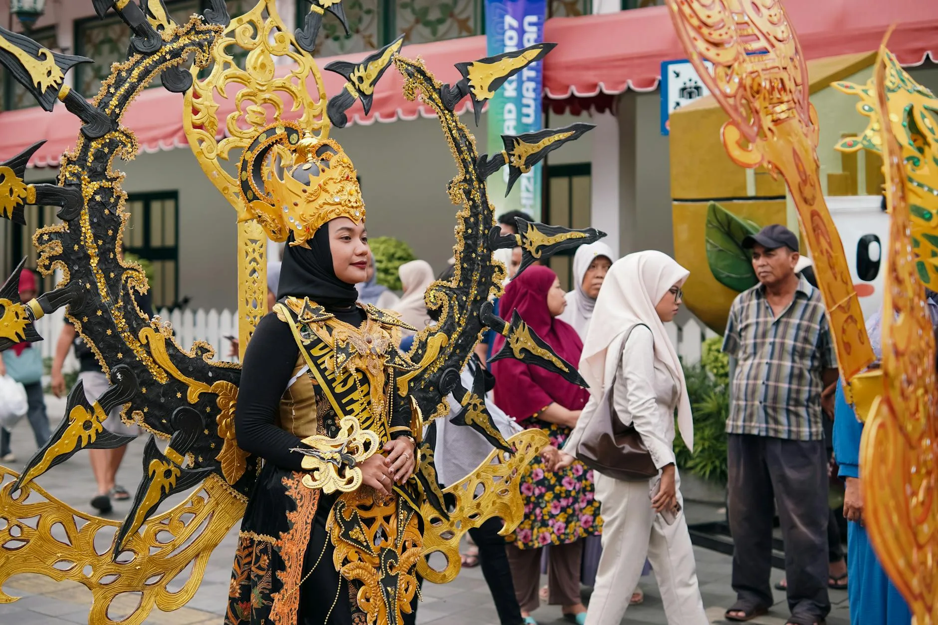 Pemandangan Yogyakarta sebagai Kota Pelajar dengan mahasiswa beraktivitas di kampus dan budaya lokal